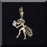 J07.14K Gold charm. 